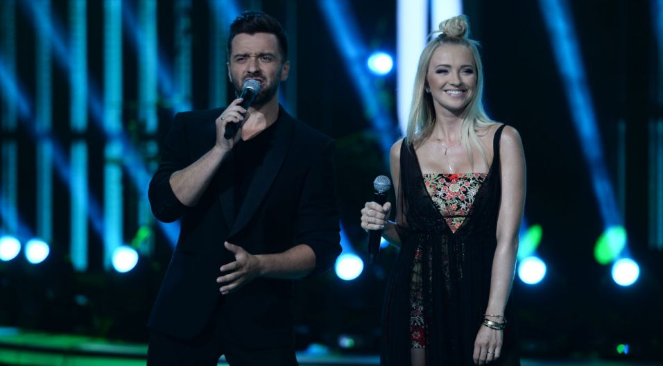 Koncert rozpoczął występ Barbary Kurdej-Szatan oraz Rafała Szatana. Zaśpiewali utwór „Teraz Ty” (fot. TVP)