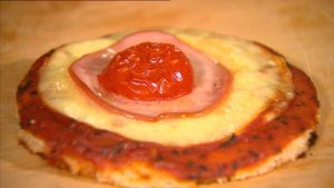 samodzielnie-przygotowana-pizza-smakuje-wysmienicie