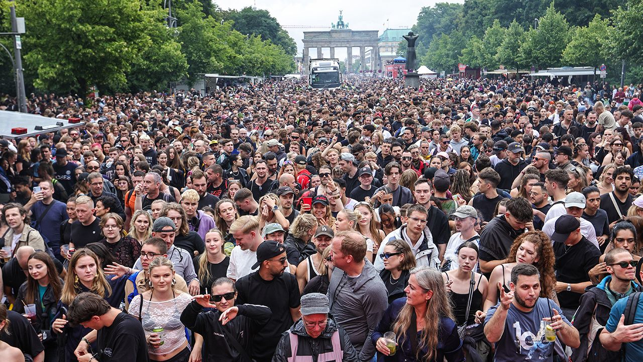 Germany Rave Events Niemcy, Berlin: Parada, impreza techno Rave The Planet przeszła przez ...