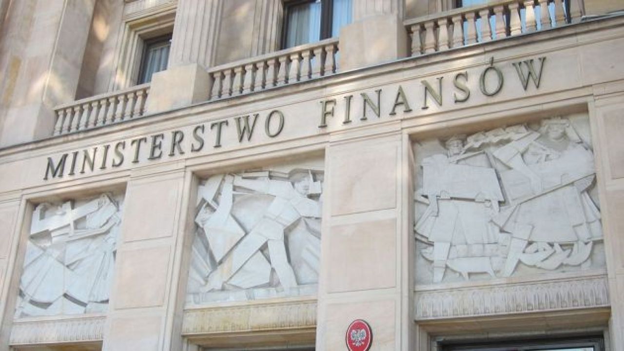 Raport resortu finansów przewiduje m.in. wzrost zysków z akcyzy (fot. Wiki) Raport resortu finansów przewiduje m.in. wzrost zysków z akcyzy (fot. Wiki)