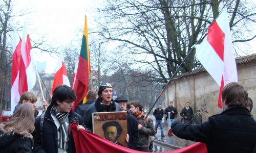 21 March 2010. Demonstration in Vilnius on the anniversary of the death of Konstanty Kalinowski (Kastus Kalinauski in Belarussian), hero of the January Uprising. Ales Pushkin (centre). Photo by Bladyniec - Own work, Public domain, https://commons.wikimedia.org/w/index.php?curid=11547928.