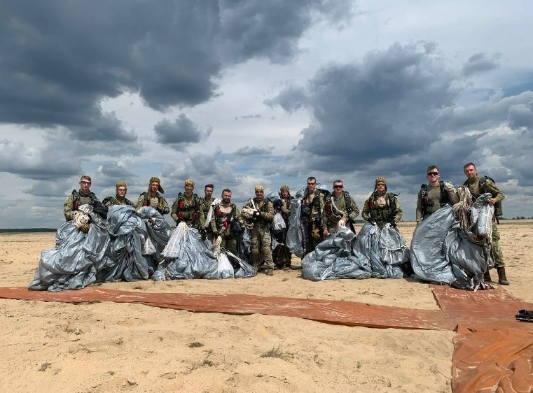 Вайскоўцы, якія нібыта падпісалі ліст Лукашэнку (насамрэч не). Фота даслалі чытачы Belsat.eu