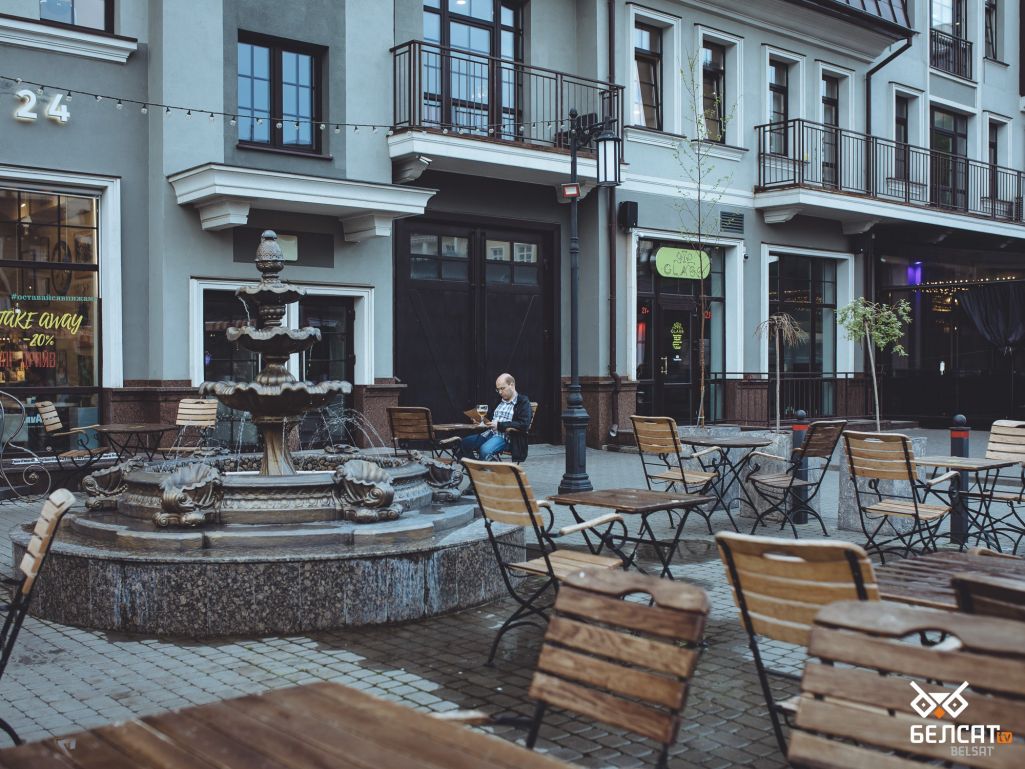 Кафэ на вул. Зыбіцкай. Менск, Беларусь. 18 траўня 2021 года. (Фота: Белсат)