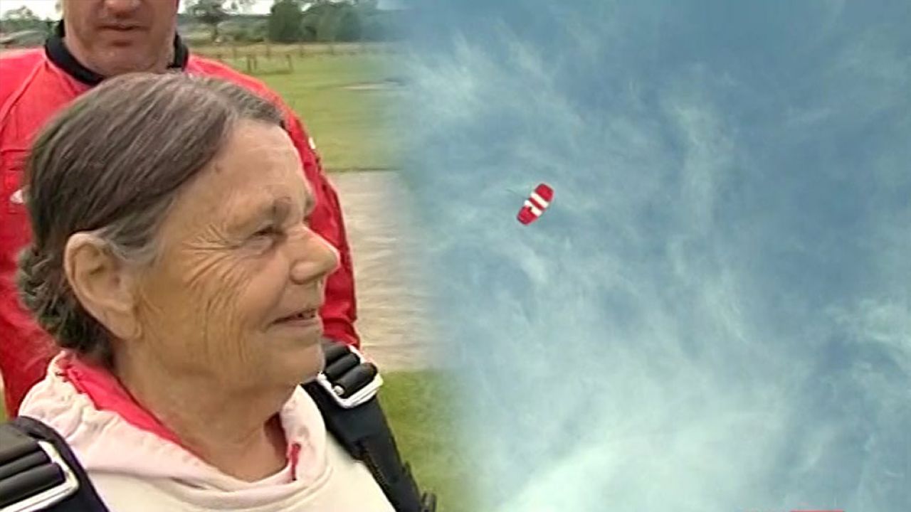 Ekstremalna babcia skok ze spadochronem w 80. urodziny