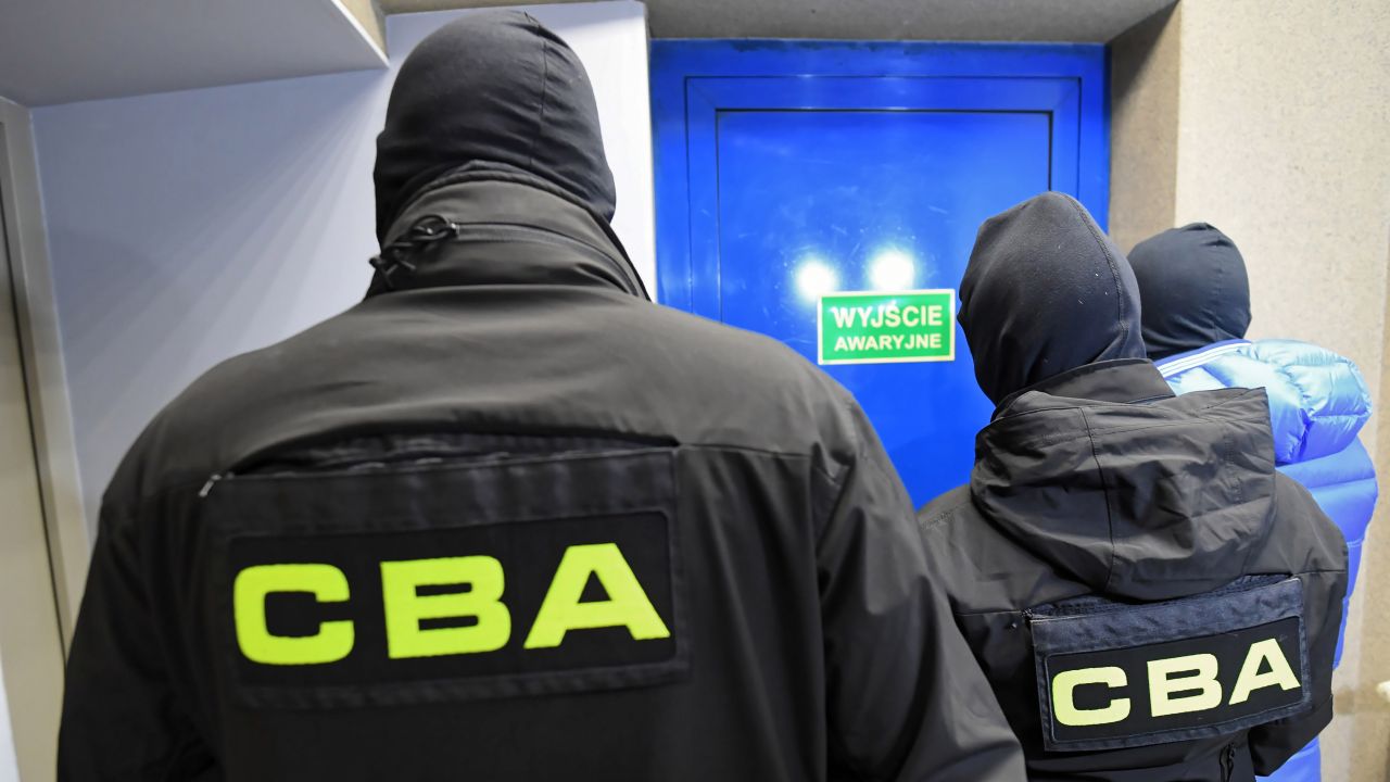 Byli szefowie służb za czasów PO chcą, by CBA przestało istnieć (fot. arch.PAP/Grzegorz Michałowski) Byli szefowie służb za czasów PO chcą, by CBA przestało istnieć (fot. arch.PAP/Grzegorz Michałowski)