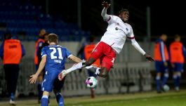 Bakery Jatta w akcji. A może Bakary Daffeh? (fot. Getty)