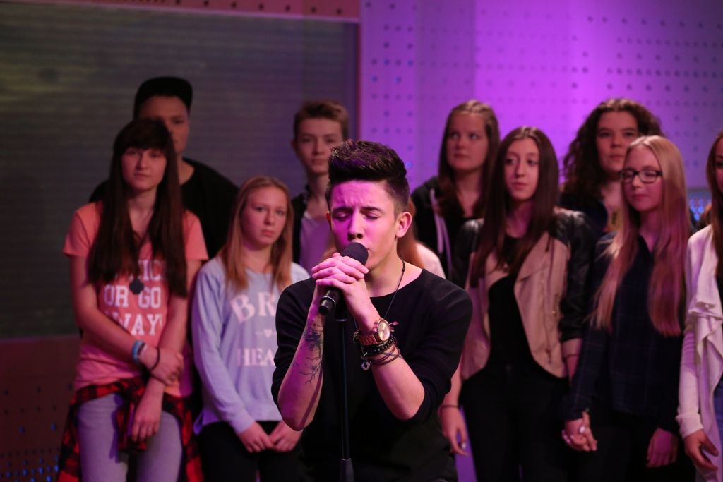 Dawid Kwiatkowski na scenie PnŚ w utworze  „Droga” /fot. Agencja Forum/