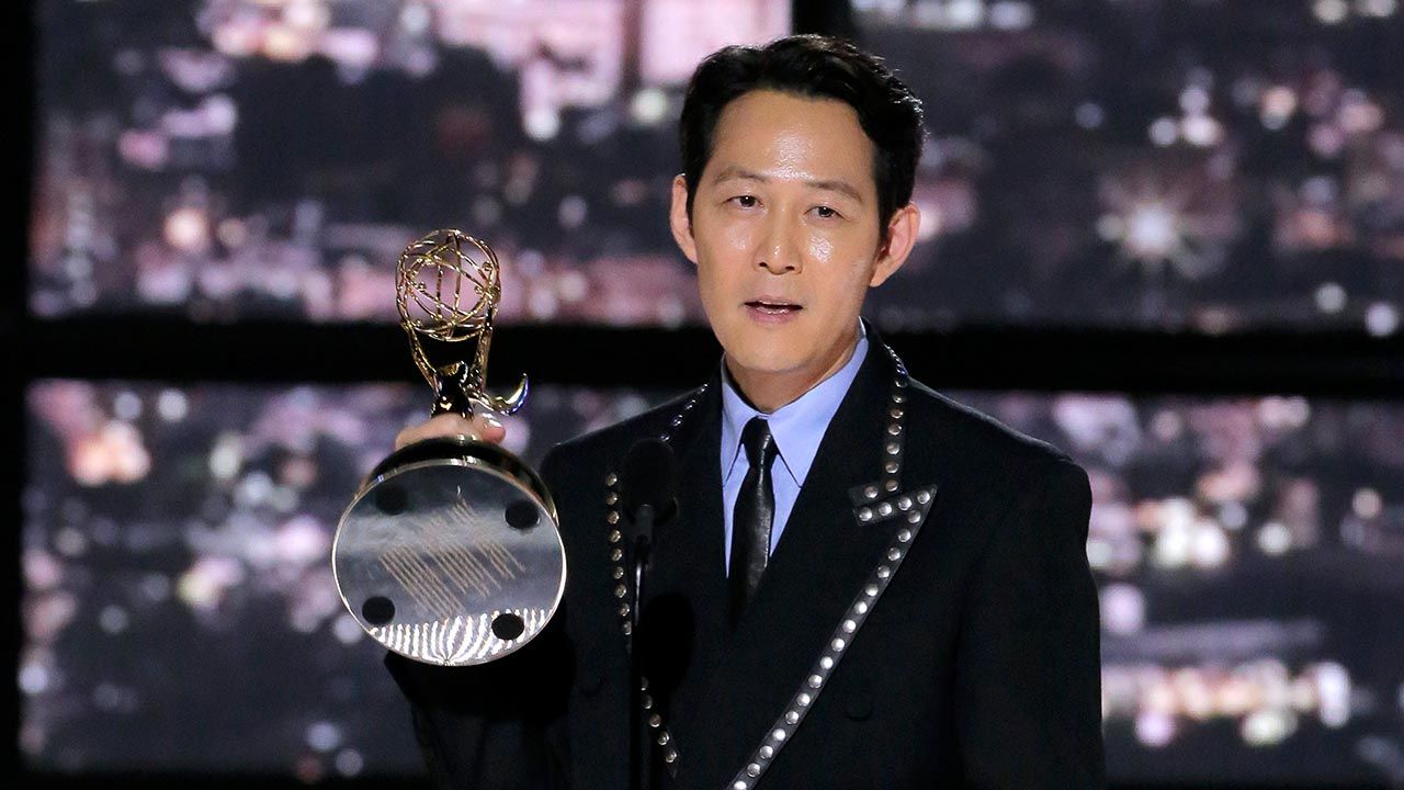 Południowokoreański aktor Jung-Jae Lee (fot.  Chris Haston/NBC via Getty Images)