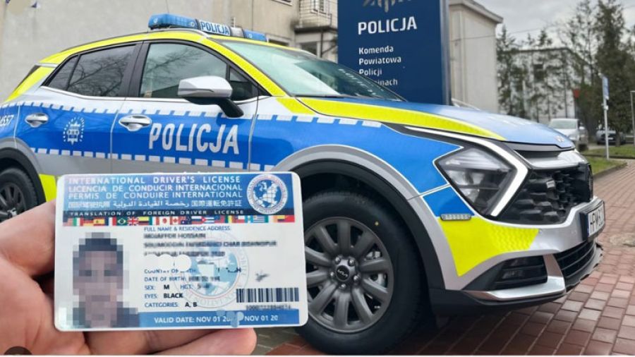 Obywatel Argentyny okazał podczas kontroli drogowej fałszywe prawo jazdy / Fot. Policja