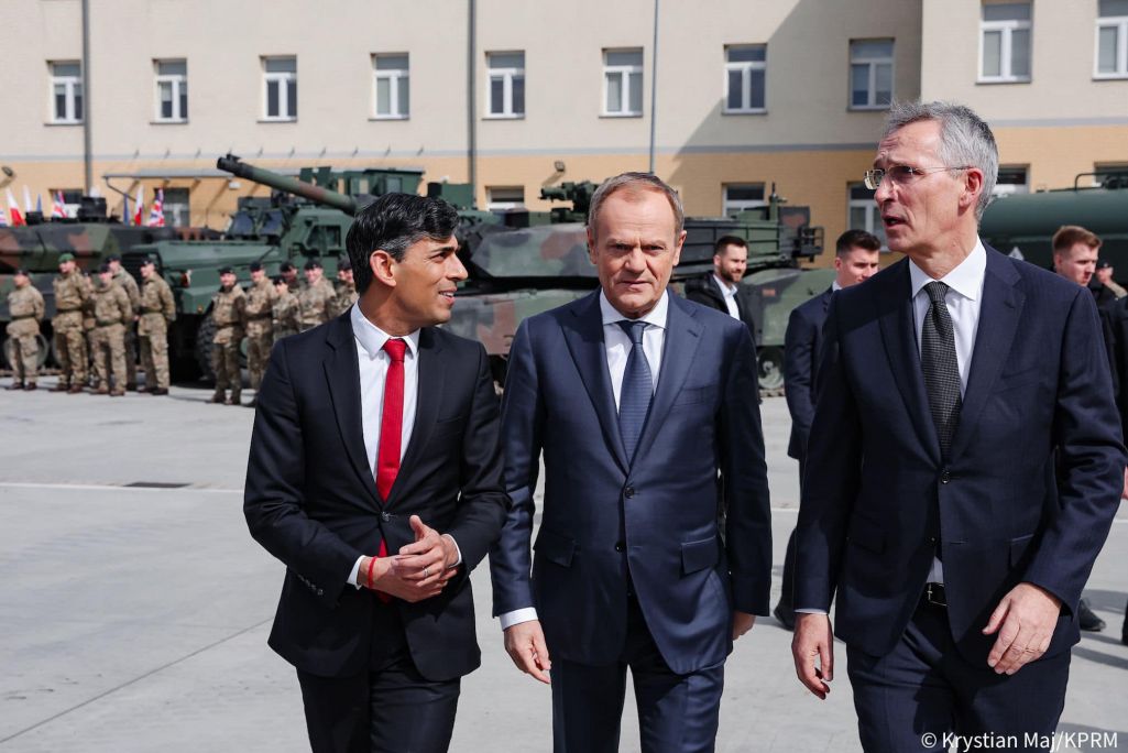 Прэм’ер-міністр Вялікай Брытаніі Рышы Сунак, прэм’ер-міністр Польшчы Дональд Туск і генеральны сакратар NATO Енс Стольтэнбэрг. (Фота: Krystian Maj / Donald Tusk / Facebook)