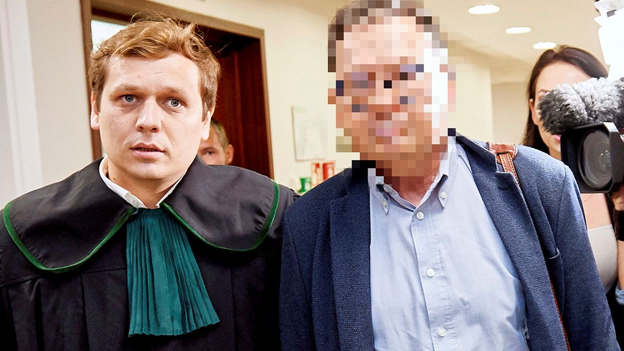 Oskarżony o molestowanie pacjentek, chirurg onkolog Marek Ł. w drodze na salę rozpraw w Sądzie Rejonowym w Gdańsku (fot. PAP/Adam Warżawa) Oskarżony o molestowanie pacjentek, chirurg onkolog Marek Ł. w drodze na salę rozpraw w Sądzie Rejonowym w Gdańsku (fot. PAP/Adam Warżawa)