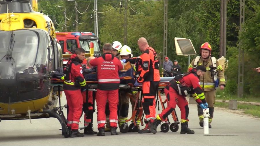  10-latek wraz z matką potrąceni przez ciężarówkę. Lądował śmigłowiec pogotowia/Fot. TVP3 Łódź