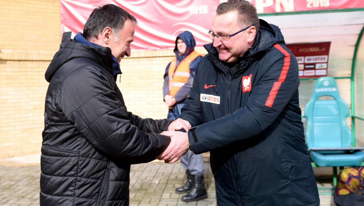 Czesław Michniewicz (P) i Serbii Goran Dorović (fot. PAP/Jakub Kaczmarczyk) Czesław Michniewicz (P) i Serbii Goran Dorović (fot. PAP/Jakub Kaczmarczyk)