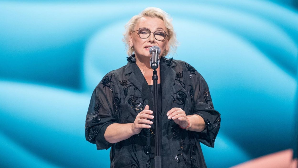 Ewa Śniady, podopieczna Małgorzaty Ostrowskiej, w półfinale programu „The Voice Senior” zaśpiewała „Modlitwę o miłość prawdziwą” Krystyny Prońko. Niestety, Ewa nie awansowała do finału. Fot. Waldemar Kompała/ TVP