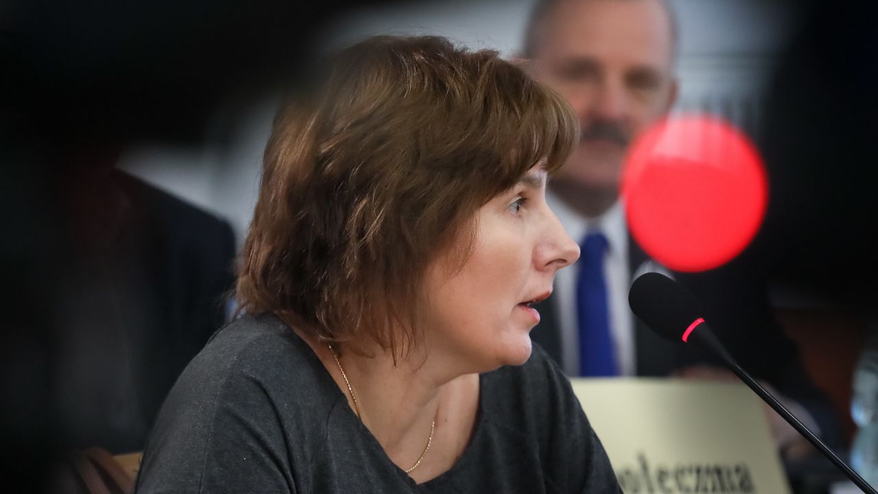 Magda Brzeska podczas zeznań przed komisją reprywatyzacyjną (fot. arch. PAP/Paweł Supernak) Magda Brzeska podczas zeznań przed komisją reprywatyzacyjną (fot. arch. PAP/Paweł Supernak)