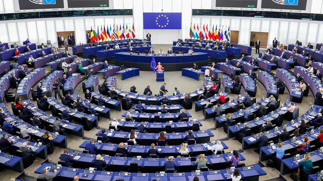Parlament Europejski chce wzmocnienia służby zdrowia w UE (fot. PAP/EPA/JULIEN WARNAND) Parlament Europejski chce wzmocnienia służby zdrowia w UE (fot. PAP/EPA/JULIEN WARNAND)