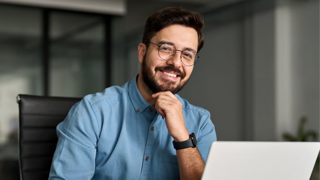 Dzięki liczeniu godzin na „śmieciówkach”, pracownikom będzie przysługiwał płatny urlop oraz różnego rodzaju dodatki. Fot. insta photos/Shutterstock
