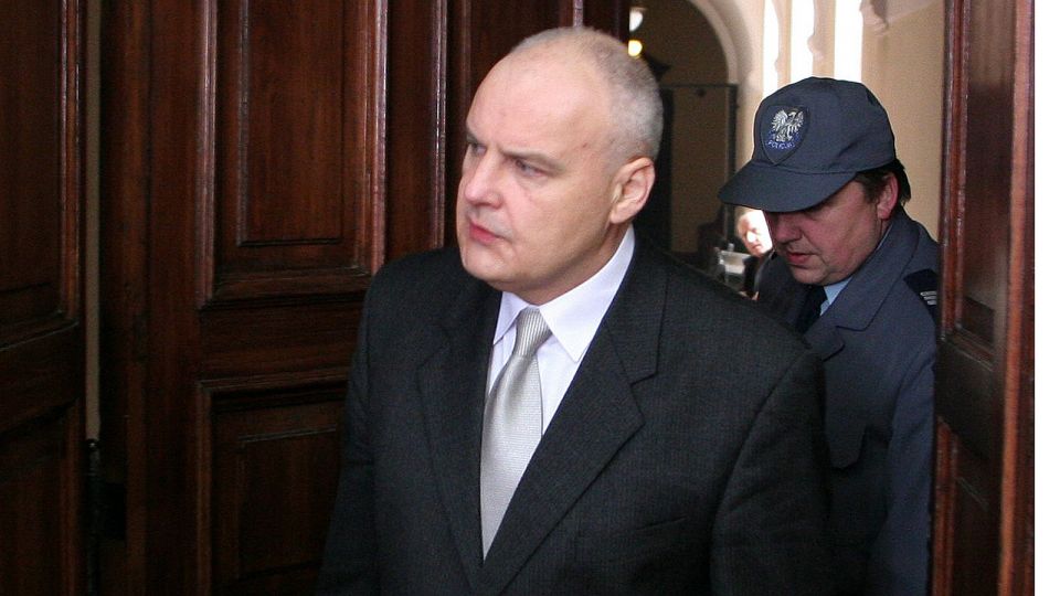 Prokurator Jerzy Hop w więzieniu, Na jego konto przez 13 ...