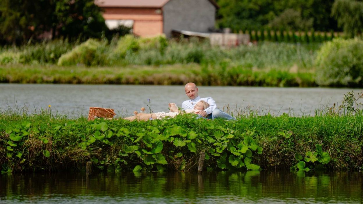 Gabriel starał się bliżej poznać kandydatki i zrozumieć, która z nich najlepiej pasuje do jego świata. Fot. Piotr Matey TVP