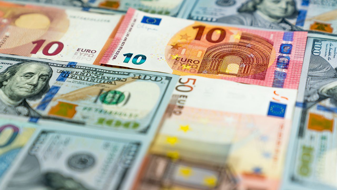 Kursy walut EUR, USD, CHF we wtorek 14 października 2025 roku. Sprawdź oficjalne kursy NBP