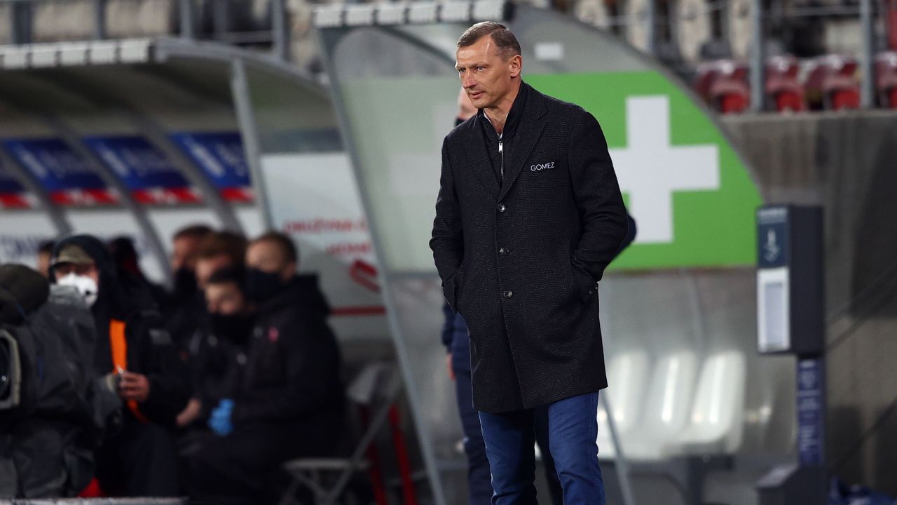 Dariusz Żuraw wyczerpał w Poznaniu kredyt zaufania (fot. PAP/Łukasz Gągulski) Dariusz Żuraw wyczerpał w Poznaniu kredyt zaufania (fot. PAP/Łukasz Gągulski)