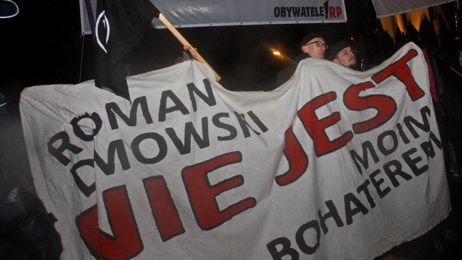 Kontrmanifestacja zorganizowana przez ruch Obywatele RP na trasie II Hajnowskiego Marszu Żołnierzy Wyklętych. w lutym 2017 roku. Fot. PAP/Artur Reszko