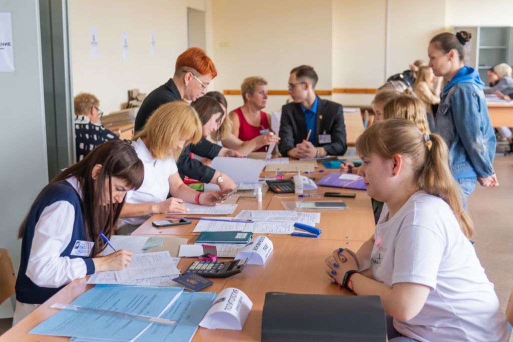 Праца прыёмнай камісіі БДУ. Менск, Беларусь. 19 ліпеня 2022 года. (Фота: БДУ / Twitter)