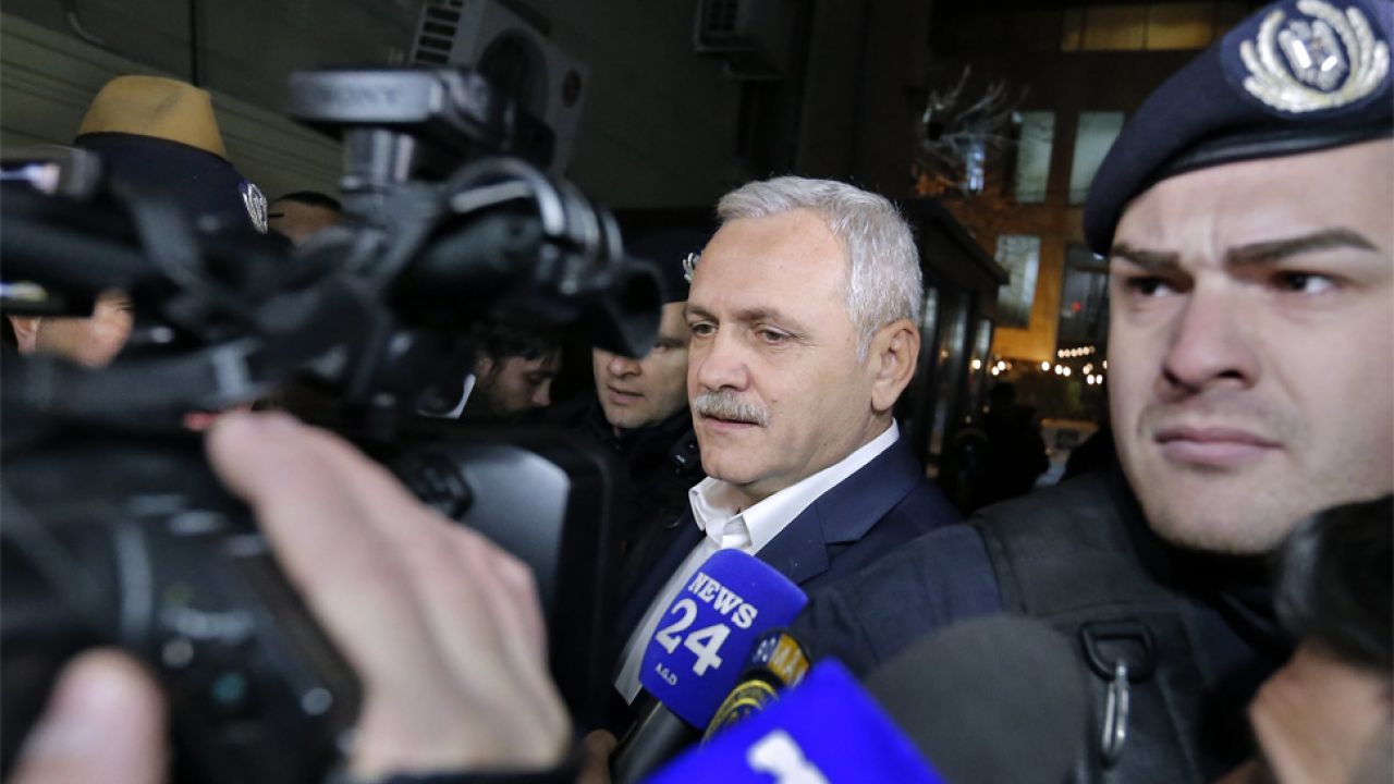 Liviu Dragnea był skazany za oszustwa wyborcze na dwa lata w zawieszeniu (fot. PAP/EPA/ROBERT GHEMENT) Liviu Dragnea był skazany za oszustwa wyborcze na dwa lata w zawieszeniu (fot. PAP/EPA/ROBERT GHEMENT)