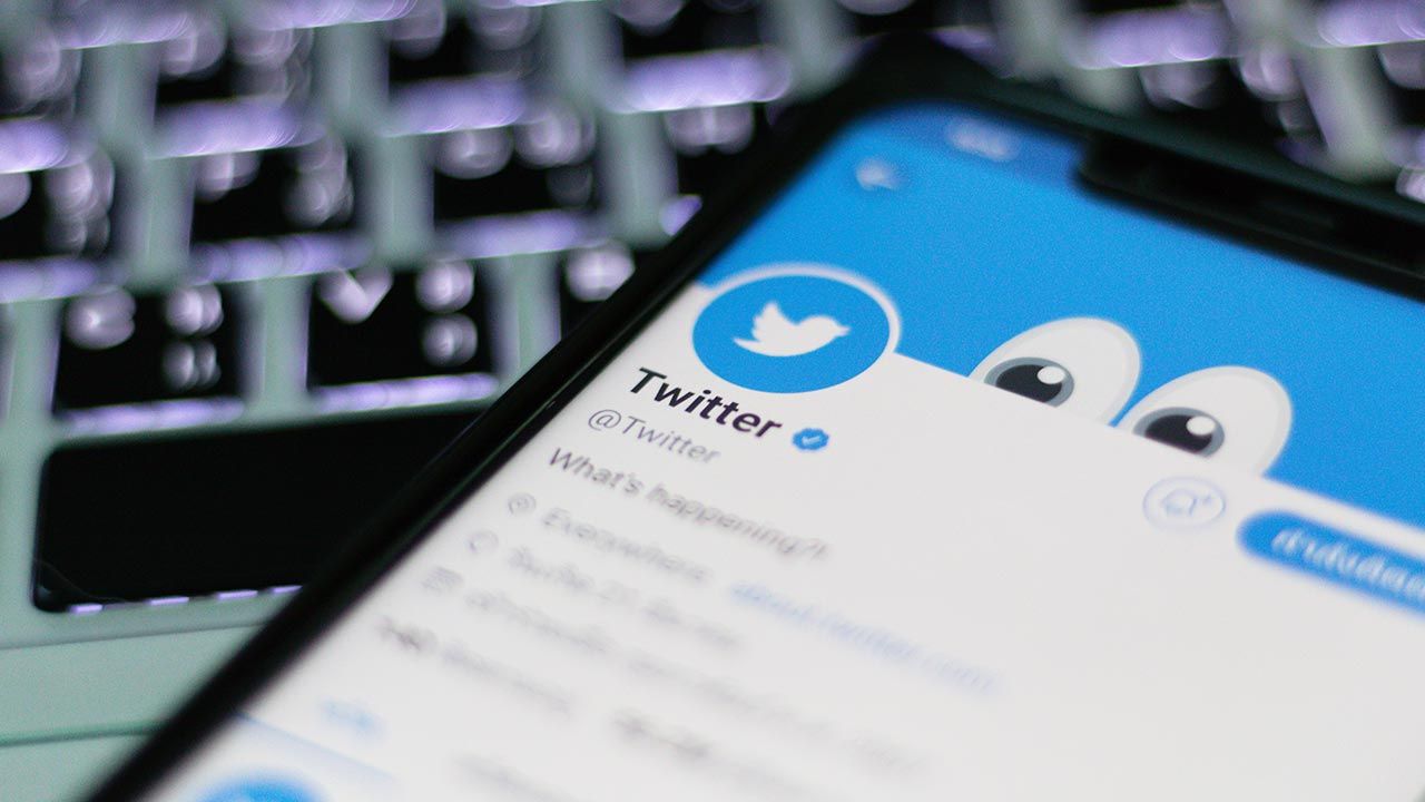 Z 1000 antysemickich wpisów tylko 40 proc. uznano za łamiące zasady Twittera (fot. Shutterstock/Sattalat Phukkum) Z 1000 antysemickich wpisów tylko 40 proc. uznano za łamiące zasady Twittera (fot. Shutterstock/Sattalat Phukkum)