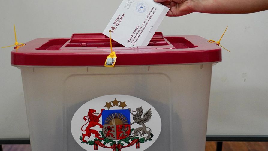 Wyniki wyborów parlamentarnych na Łotwie (fot. JANIS LAIZANS / Reuters / Forum)