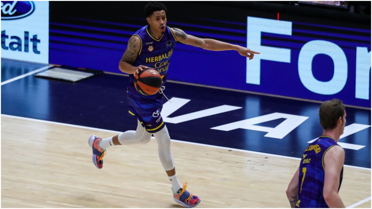 A.J. Slaughter zdobył 18 punktów i poprowadził swój zespół do zwycięstwa (fot. Getty).