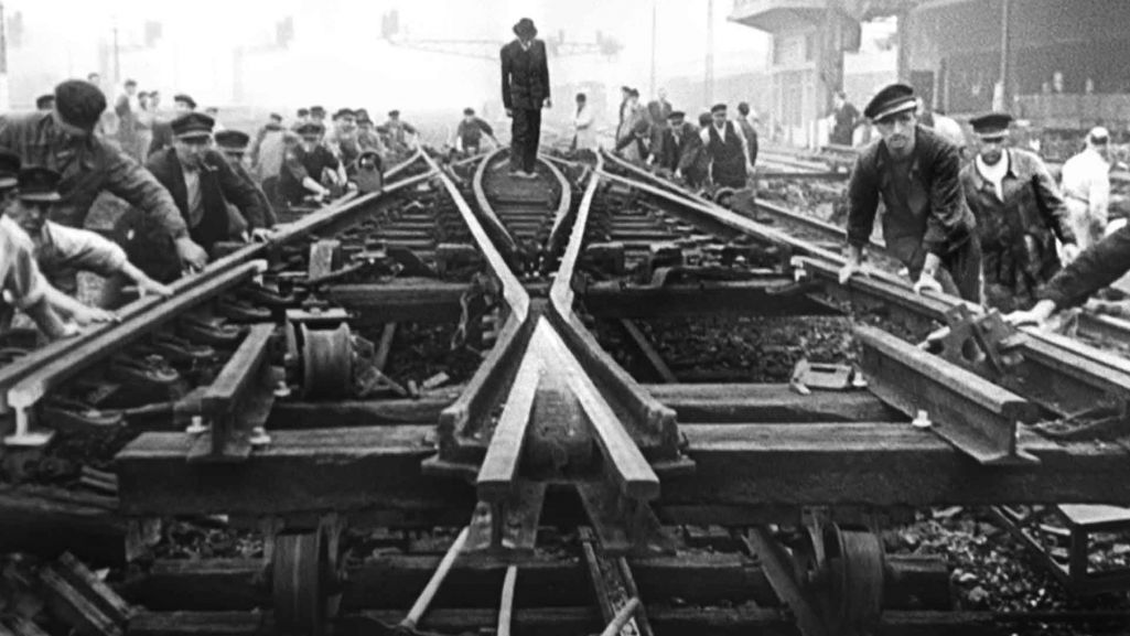 Jak podkreślił sam reżyser, film „Pociągi” to wyprawa do XX wieku i głęboka refleksja nad tym okresem w historii. Fot. materiały prasowe/ TVP
