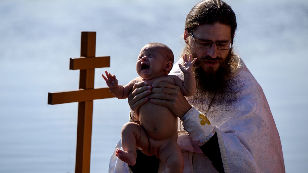 Sekcja wykazała wodę w płucach dziecka (fot. Donat Sorokin\TASS via Getty Images) Sekcja wykazała wodę w płucach dziecka (fot. Donat Sorokin\TASS via Getty Images)