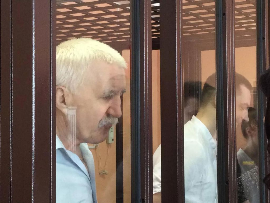 Рыгор Кастусёў у судзе Менскага раёну, Беларусь. 1 жніўня 2022 года. (Фота: Sputnik)