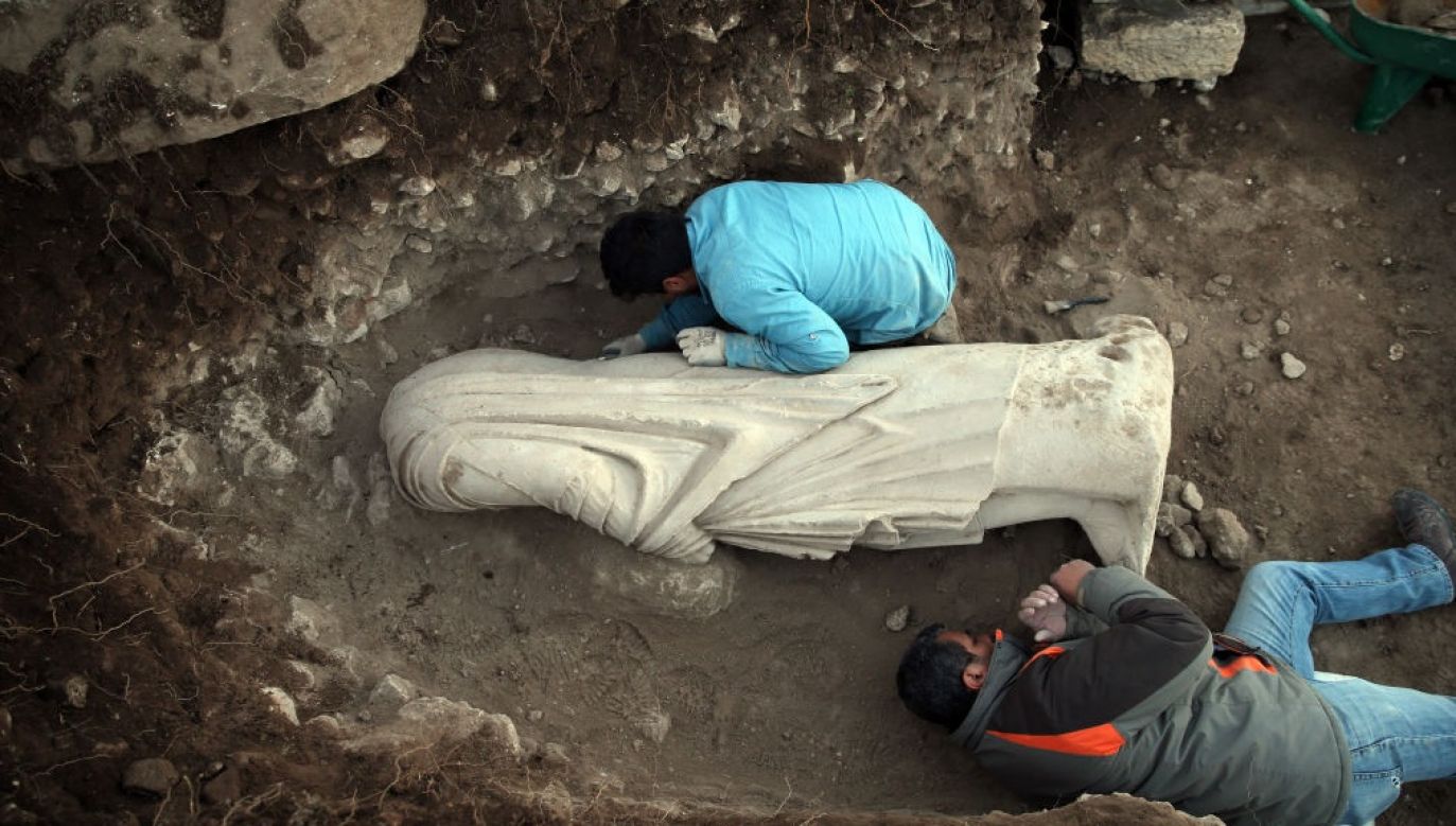  An excavation site as approximately 2000-year-old two statues were unearthed by archeologists during excavations of the ancient Roman city of Blaundus, in Usak, Turkey. Photo: Mehmet Calik/Anadolu Agency via Getty Images