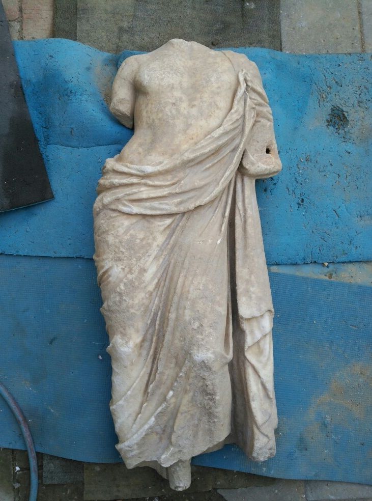 Rzeźba wydobyta przez Rosjan podczas badań dawnego greckiego polis Myrmekion na okupowanym Krymie. Zdjęcie: myrmekion.ru/