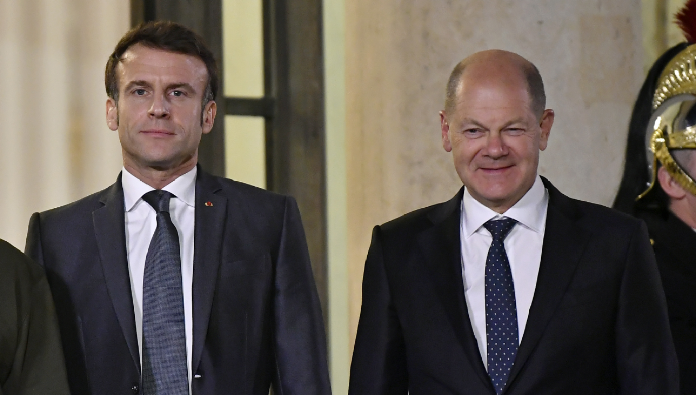 Emmanuel Macron i Olaf Scholz indywidualną polityką osłabiają Unię Europejską – uważa ekspert (fot. Aurelien Meunier/Getty Images)