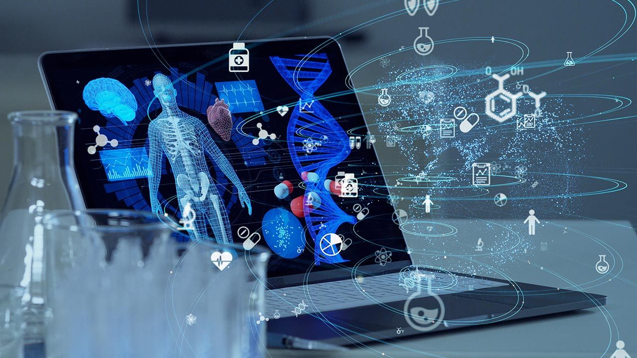 Aby wybrać zatwierdzone leki, badacze zwrócili się do big data i sztucznej inteligencji (fot. Shutterstock/metamorworks) Aby wybrać zatwierdzone leki, badacze zwrócili się do big data i sztucznej inteligencji (fot. Shutterstock/metamorworks)