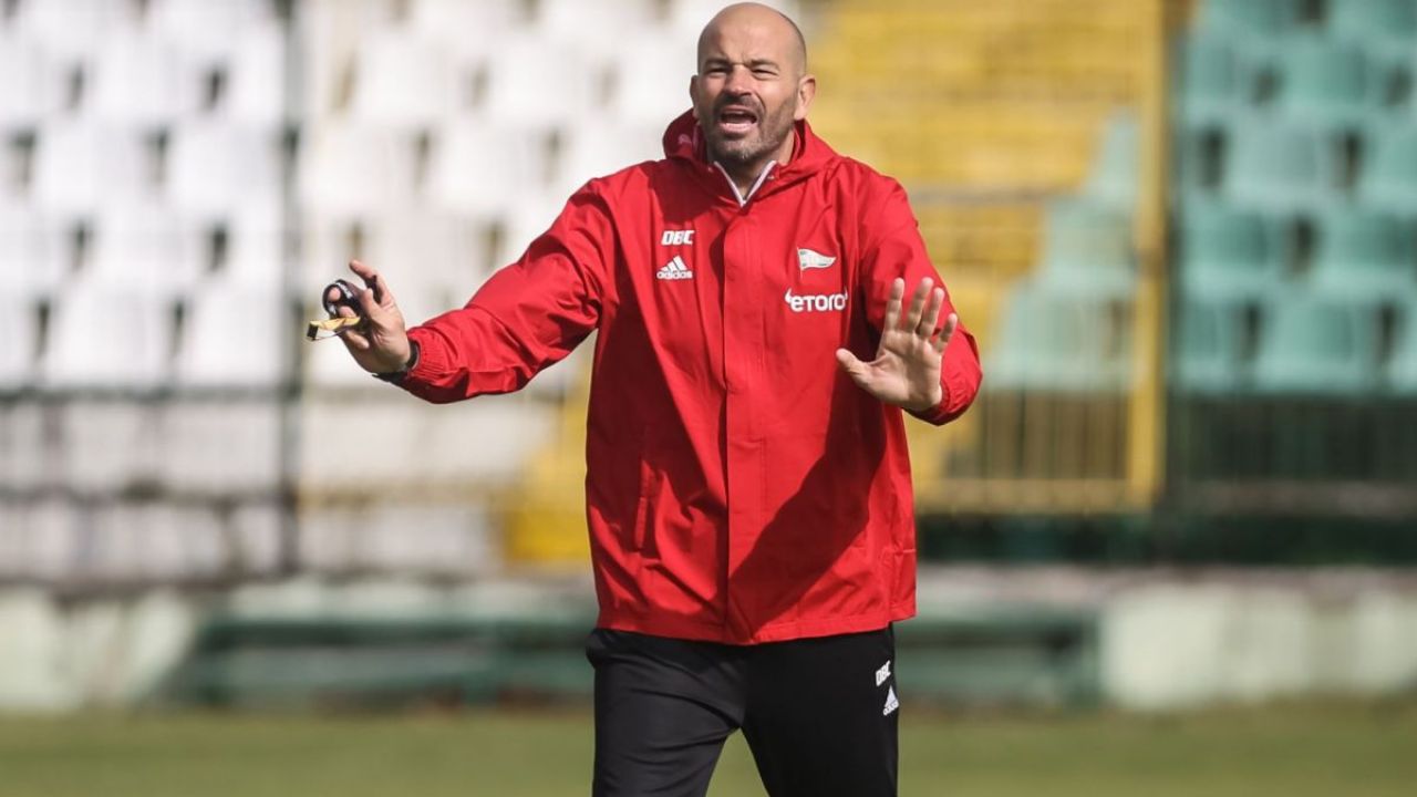 PKO Ekstraklasa. Trener Lechii, David Badia, nie zamierza odchodzić