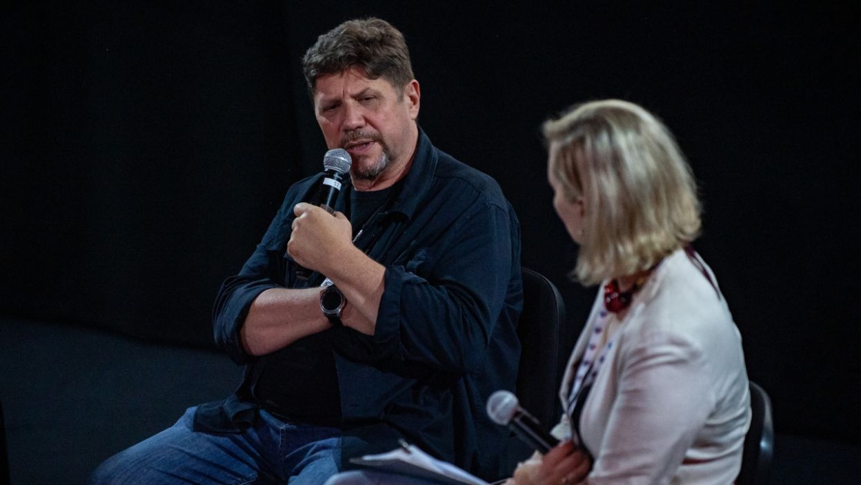Robert Talarczyk wyreżyserował startujący w festiwalowym konkursie spektakl „Hotel Korfanty” (fot. Natasza Młudzik/TVP)