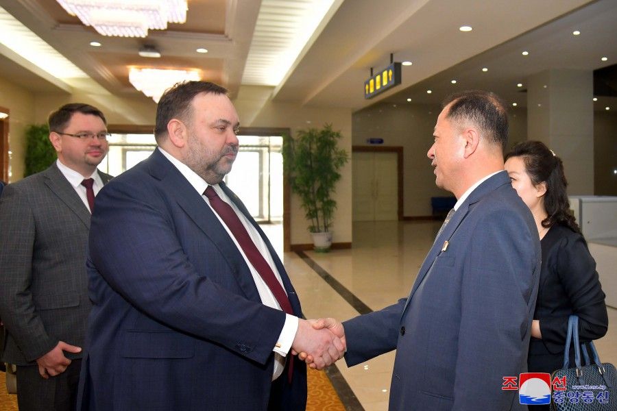 Яўгеній Шастакоў падчас візіту ў Пхеньян (Фота: Kcna.kp)