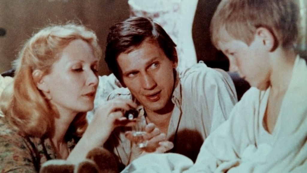 Na zdjęciu Barbara Sołtysik, Jan Englert i Michał Malikowski (fot. TVP)