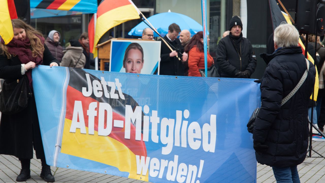 „Zagrożenie dla demokracji”. Niemcy boją się Rosji i...