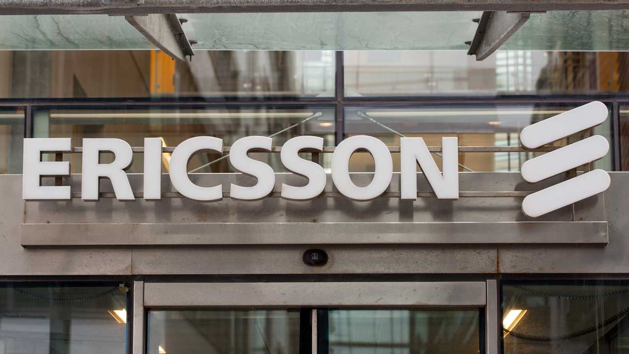 Ericsson zapewnia, że działa zgodnie z sankcjami nałożonymi przez Szwecję, UE i USA (fot. Karol Serewis/SOPA Images/LightRocket via Getty Images)