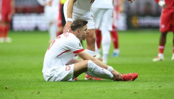 Jan Bednarek ucierpiał w pierwszej połowie spotkania eliminacji mistrzostw świata z Maltą (fot: PAP) Jan Bednarek ucierpiał w pierwszej połowie spotkania eliminacji mistrzostw świata z Maltą (fot: PAP)