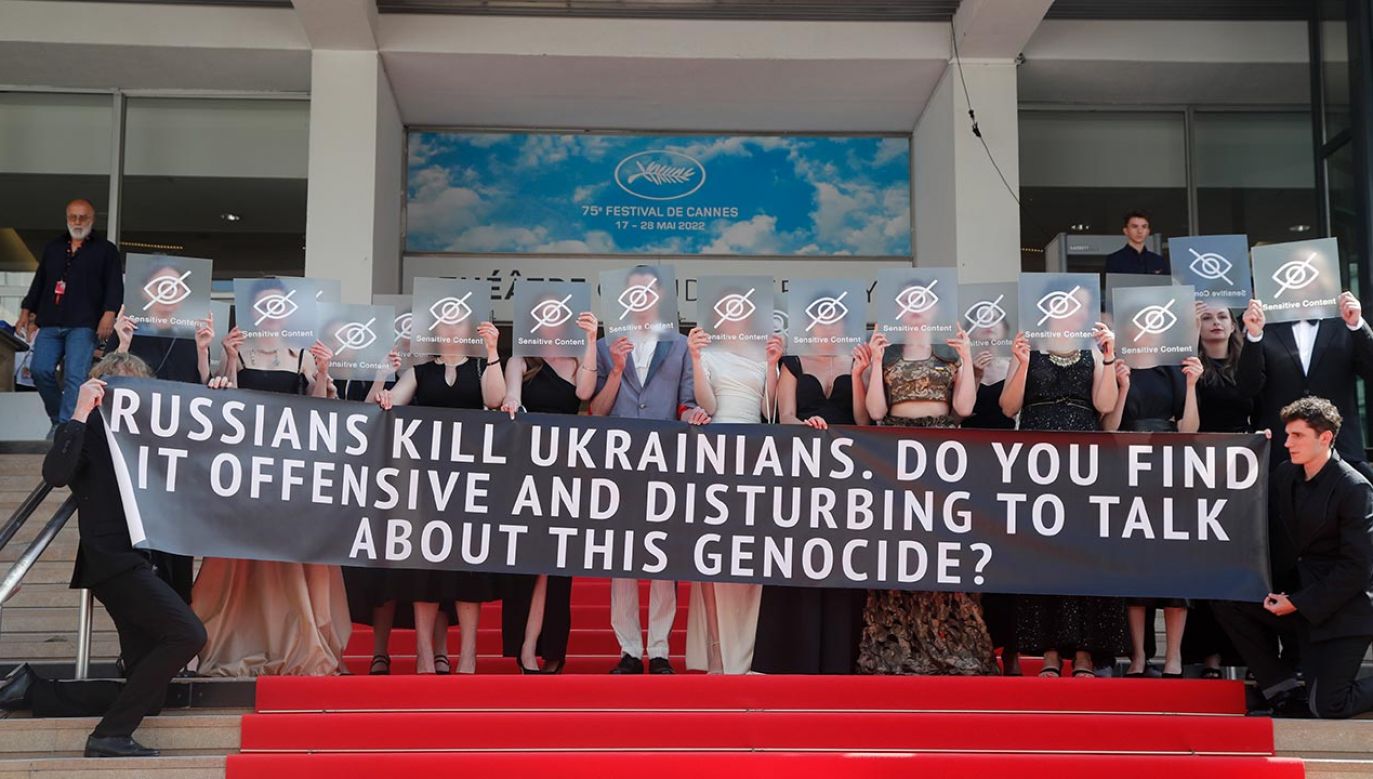 „Rosjanie zabijają Ukraińców. Czy uważasz, że mówienie o tym ludobójstwie jest obraźliwe lub niepokojące?” (fot. PAP/EPA/GUILLAUME HORCAJUELO)