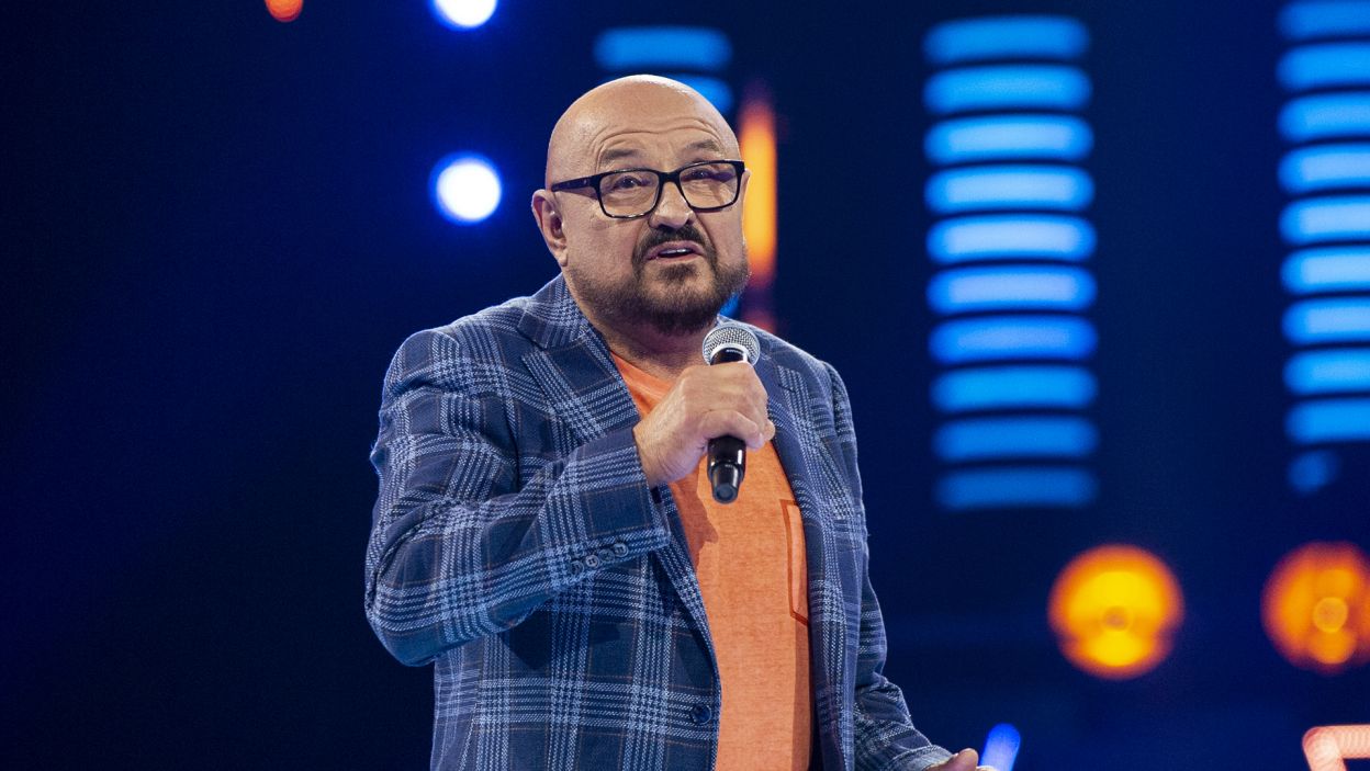 Występy rozpoczęła drużyna Andrzeja. Pierwszy na scenie zameldował się Romuald Ardanowski z utworem „Sen o Victorii”, jak zauważył Andrzej Piaseczny: „Romek jest naturalnie predysponowany do śpiewania rockowych ballad' (fot. TVP)