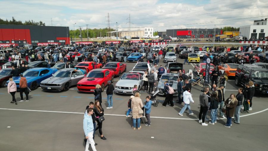 Uczestnicy mogli podziwiać ponad dwieście modeli amerykańskich aut i ponad tysiąc motocykli z całego świata