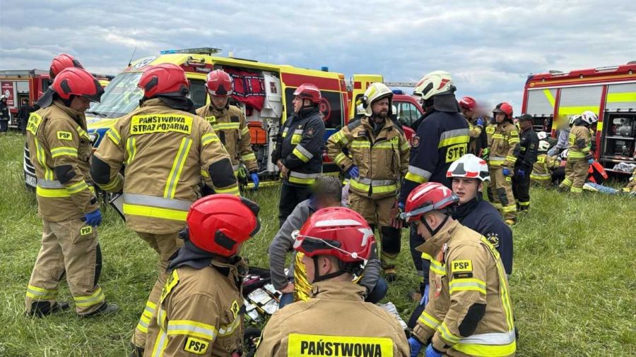  Wypadek w Krośnie. Samochód wjechał w tłum ludzi