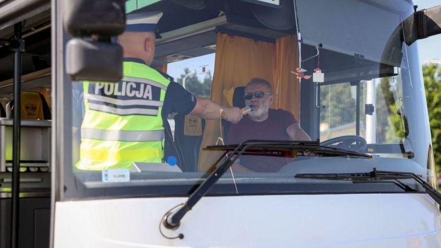 Aby droga na wakacje była bezpieczna. ITD i policja uruchomiły punkty kontroli autokarów 